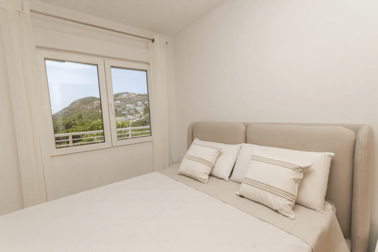 Superbe appartement duplex penthouse de 3 chambres dans un endroit calme avec vue imprenable sur le Monte Pego
