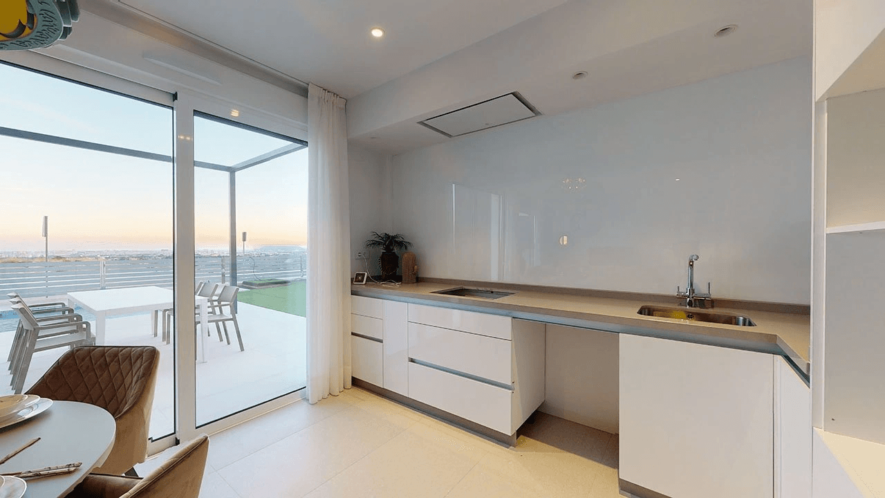Merveilleuses villas avec 3 chambres, 3 salles de bain, toit-terrasse, vue sur la mer et piscine privée
