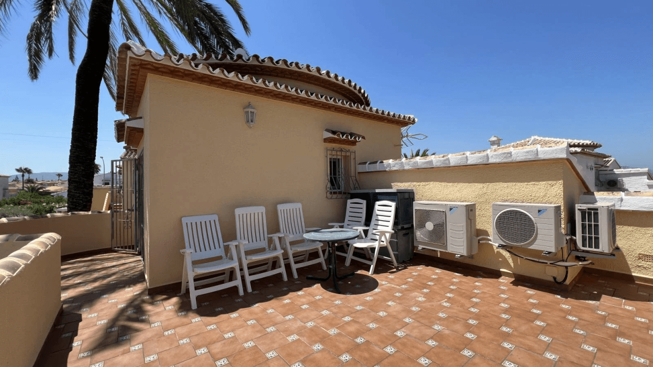 Sehr gepflegte Villa in ruhiger Wohnlage mit Privatpool in Meernähe