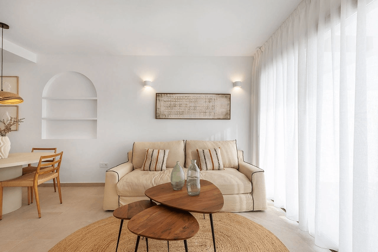 Áticos de 2 dormitorios y 2 baños con solárium, piscina comunitaria y parking privado junto al La Serena Golfresort