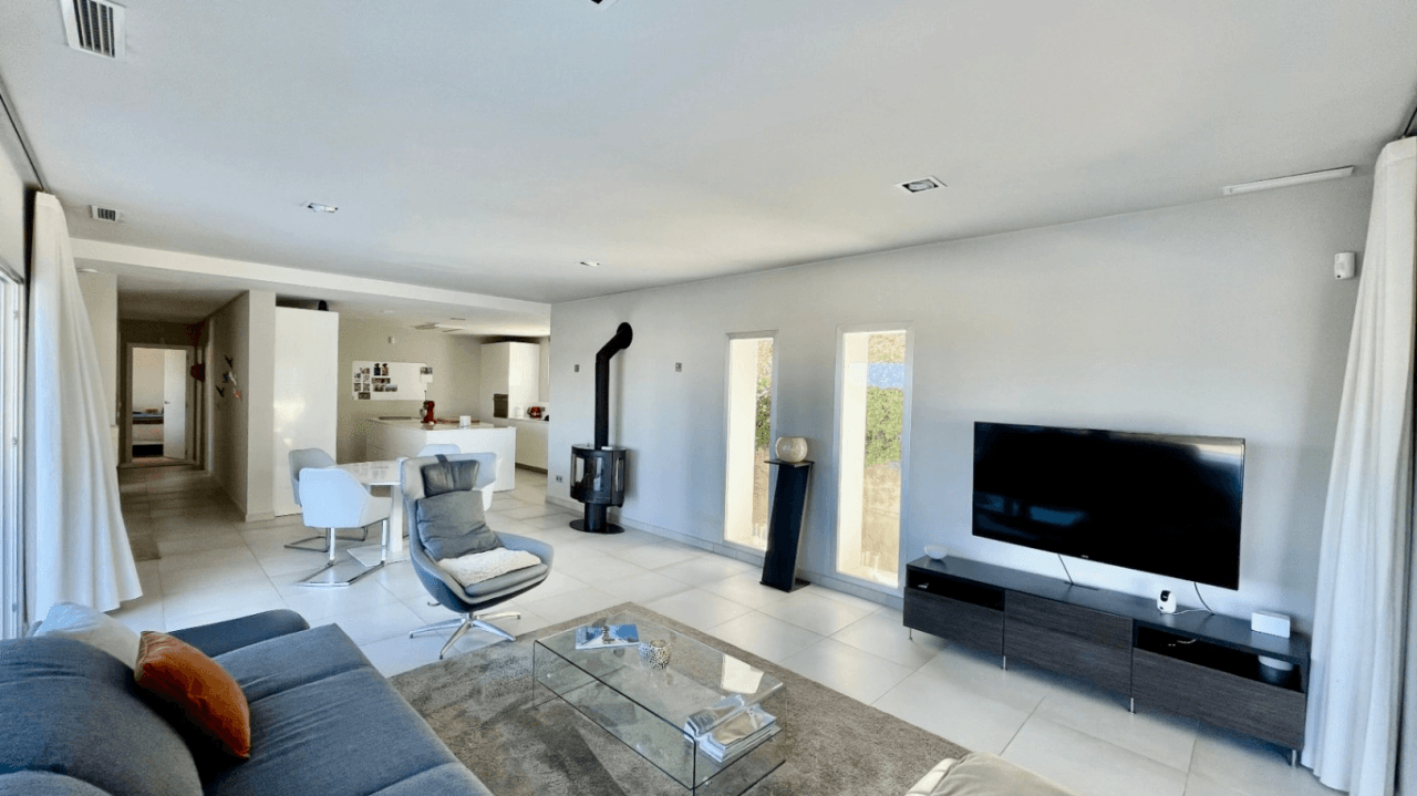 Villa zu verkaufen in Orba: Minimalistischer Luxus mit fantastischer Aussicht