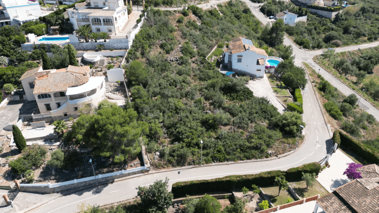Parcela de construcción en Oliva, cerca de Font Salada, en una ubicación elevada con vistas panorámicas.