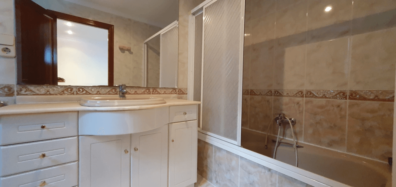 Mansión muy bien cuidada en excelente zona residencial en Oliva XL parcela
