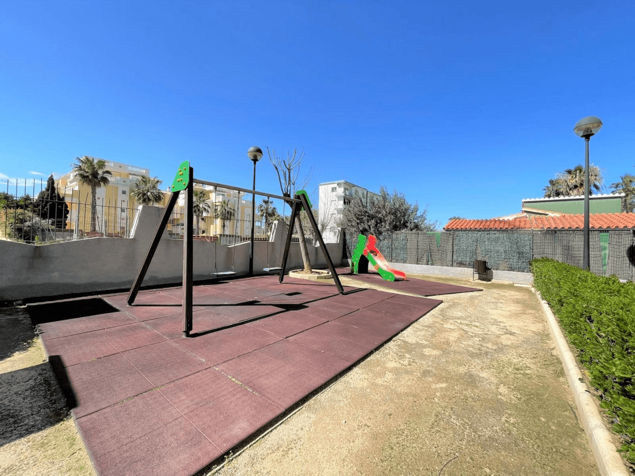 Alquiler. Apartamento à Denia