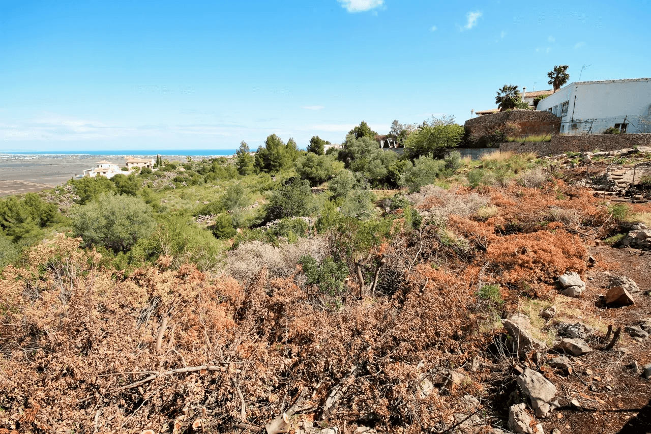 Sunny with sea views plot in Monte Pego! Best location!