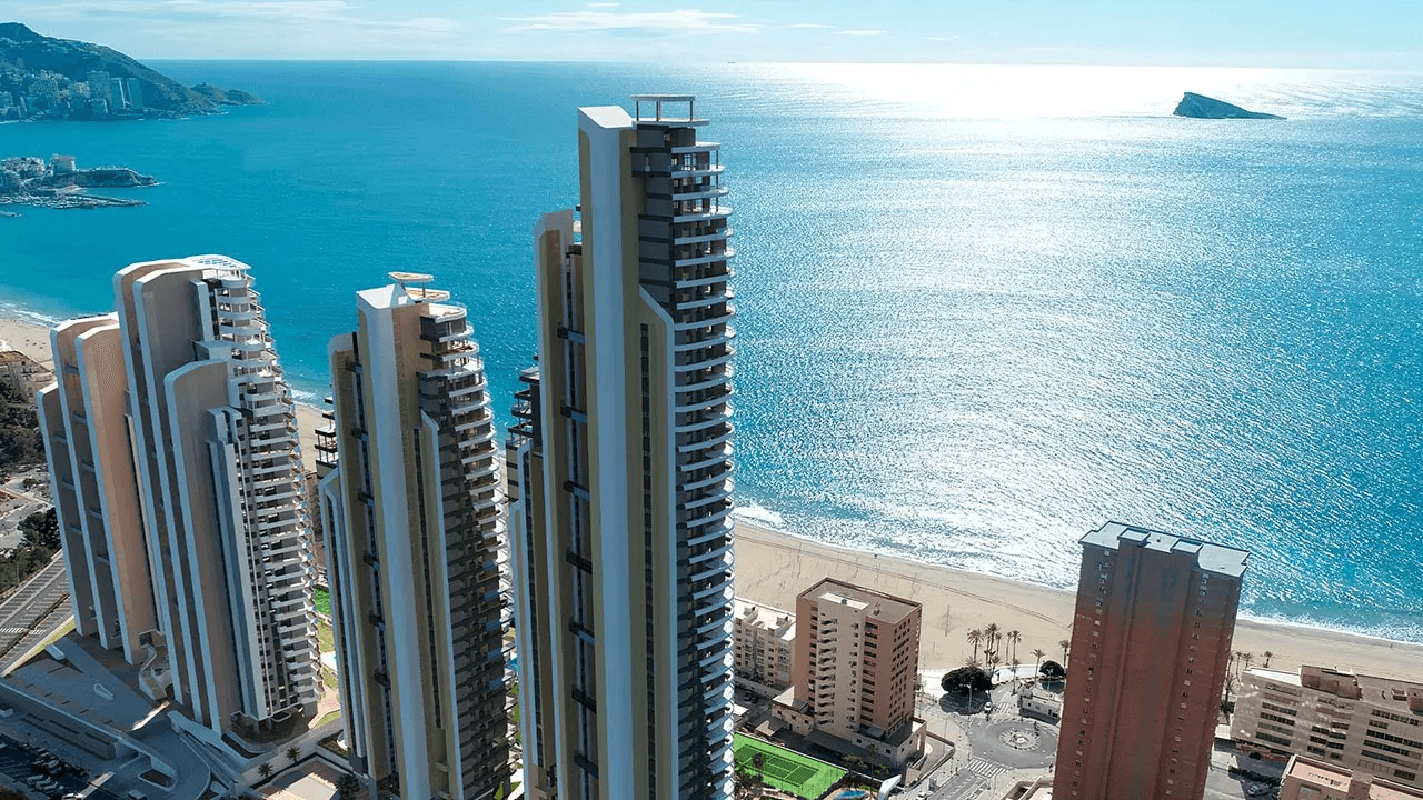 Appartements avec 2 chambres, 2 salles de bain, climatisation et vue sur la mer à seulement 100 m de la plage