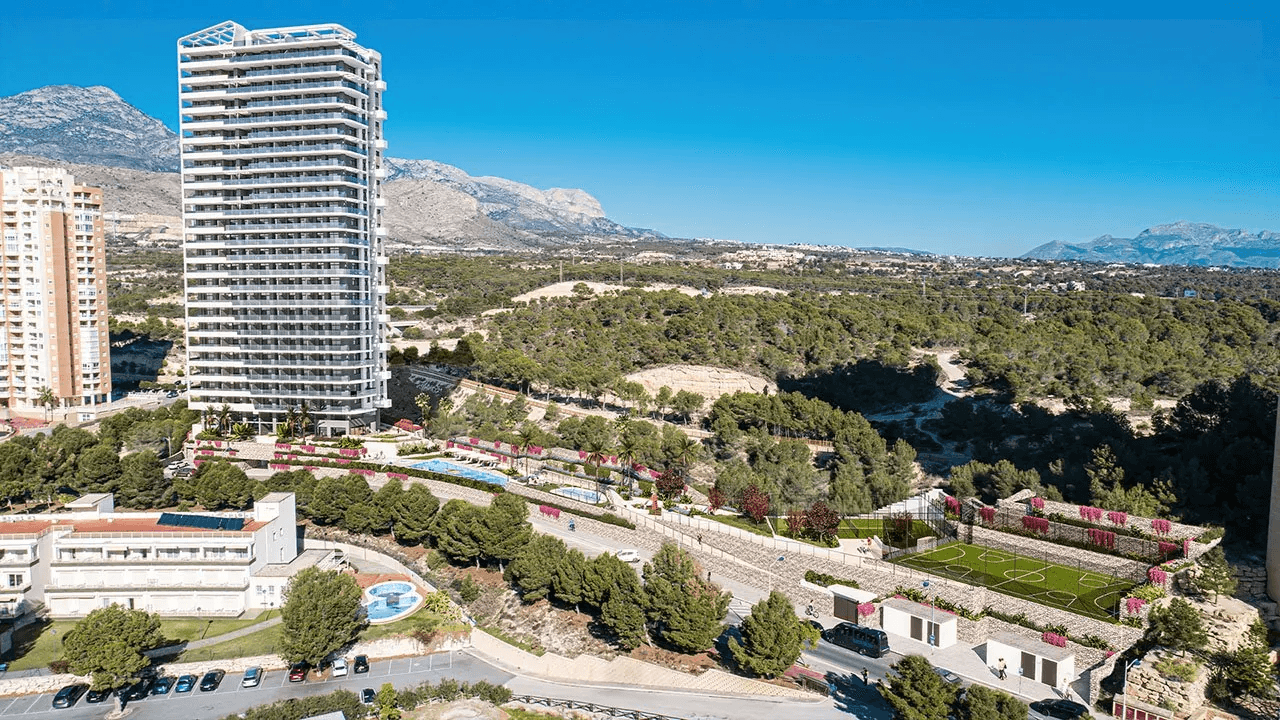 Appartements avec 3 chambres, 2 salles de bain, climatisation et vue sur la mer à seulement 1 km de la plage