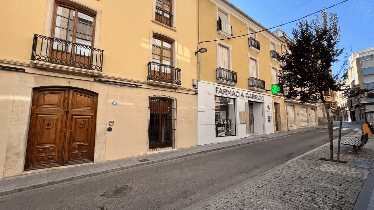 Bien d’investissement d’exception : Maison de ville traditionnelle offrant de multiples possibilités d’exploitation au centre de Pego