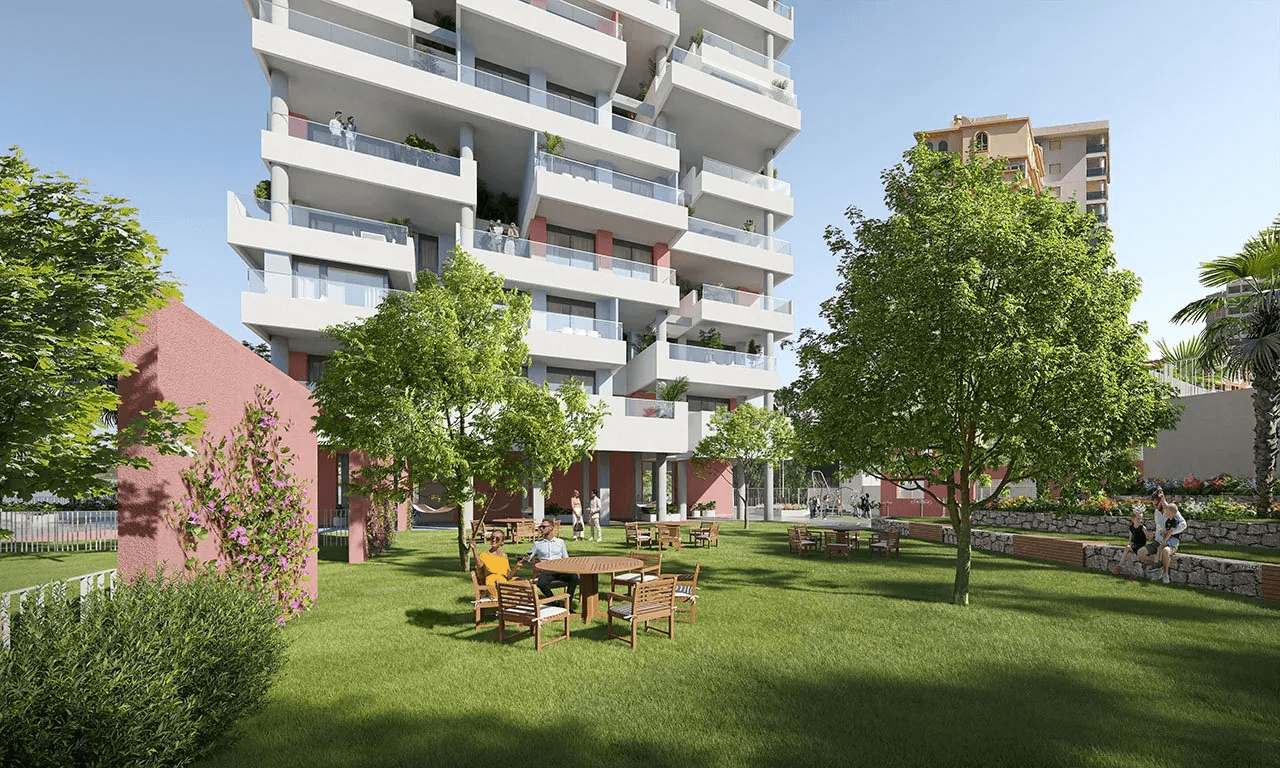 Superbes penthouses avec 3 chambres à coucher, climatisation, espace de stationnement privé, piscine communautaire et vue sur la mer