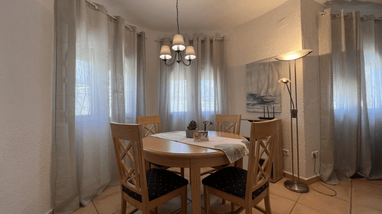 Sehr gepflegte Villa in ruhiger Wohnlage mit Privatpool in Meernähe