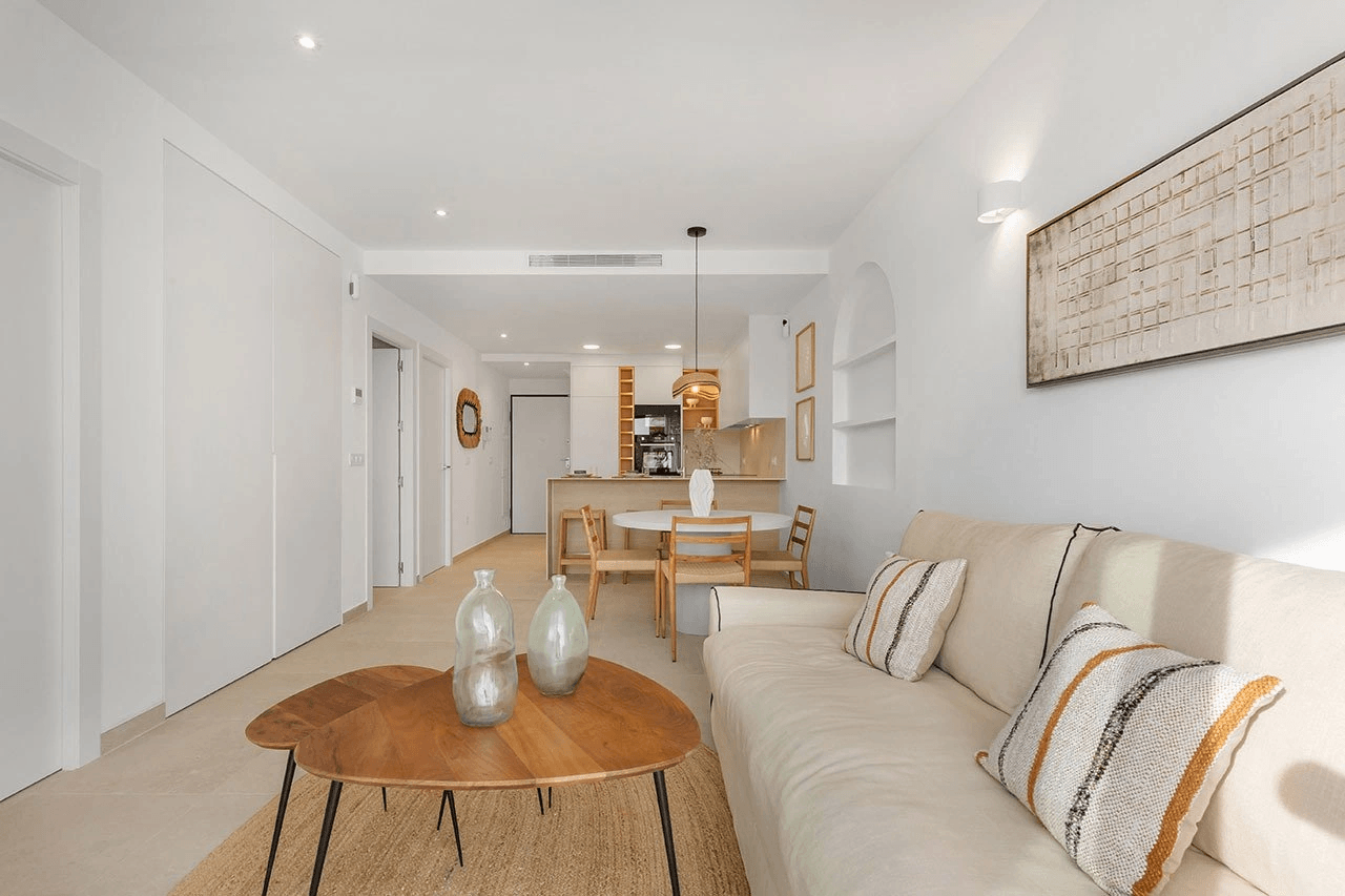 Áticos de 2 dormitorios y 2 baños con solárium, piscina comunitaria y parking privado junto al La Serena Golfresort