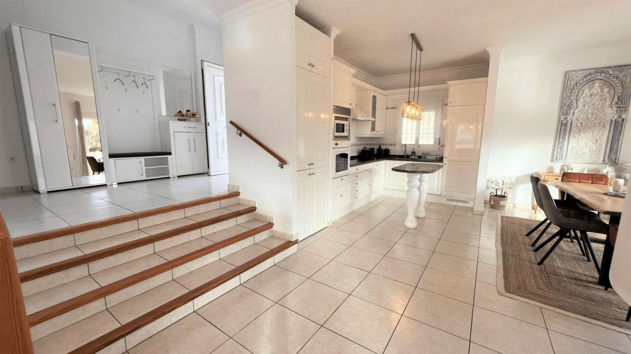 Alquiler. Chalet/Villa à Denia