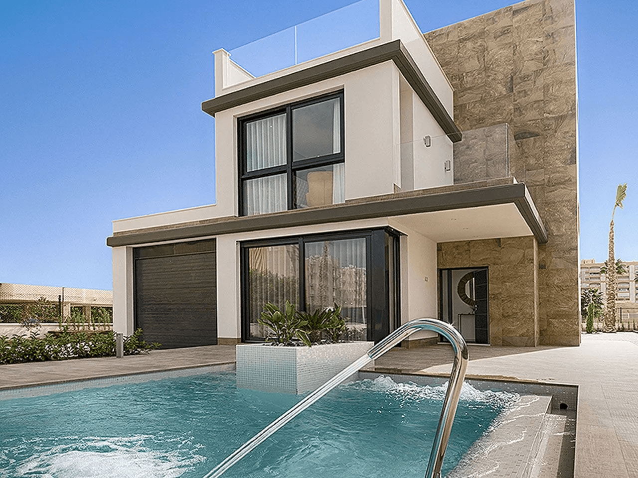 Villas de luxe de 3 - 4 chambres et piscine privée à seulement 500 m de la plage
