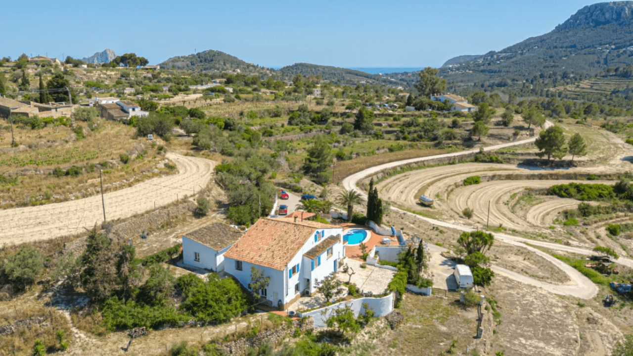 Villa à vendre à Benissa : Écuries et terrain