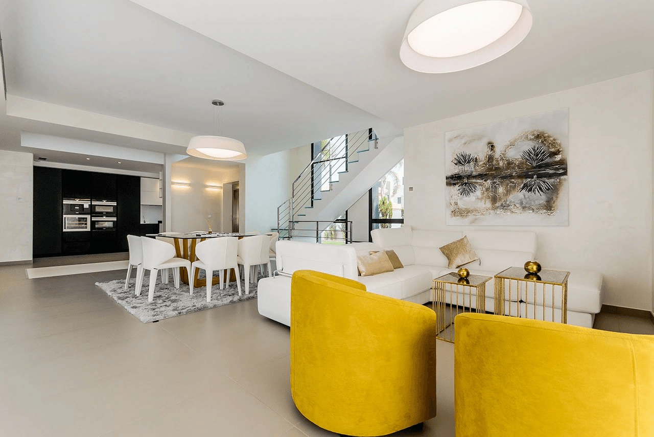 Villas exclusives avec 3 chambres à coucher, 3 salles de bains, W.C., toit-terrasse et piscine privée à seulement 600 m de la plage