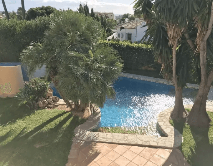 Neuere Villa mit 4 Schlafzimmer zu Verkaufen in Moraira