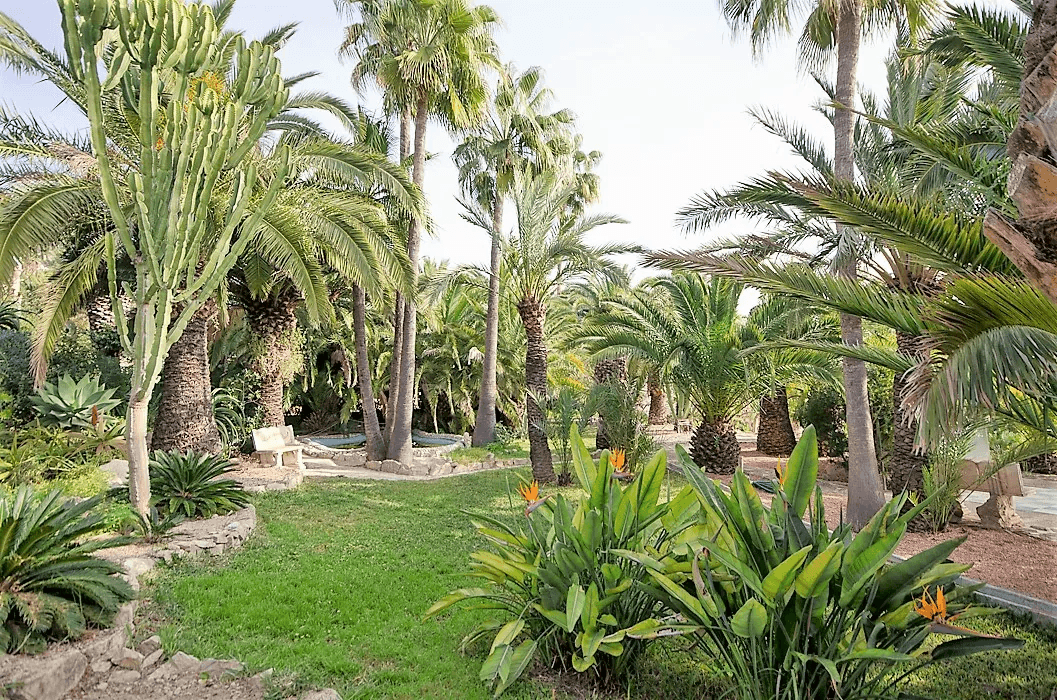 Villa d'exception avec plusieurs maisons d'hôtes dans un parc bien entretenu à Calpe.