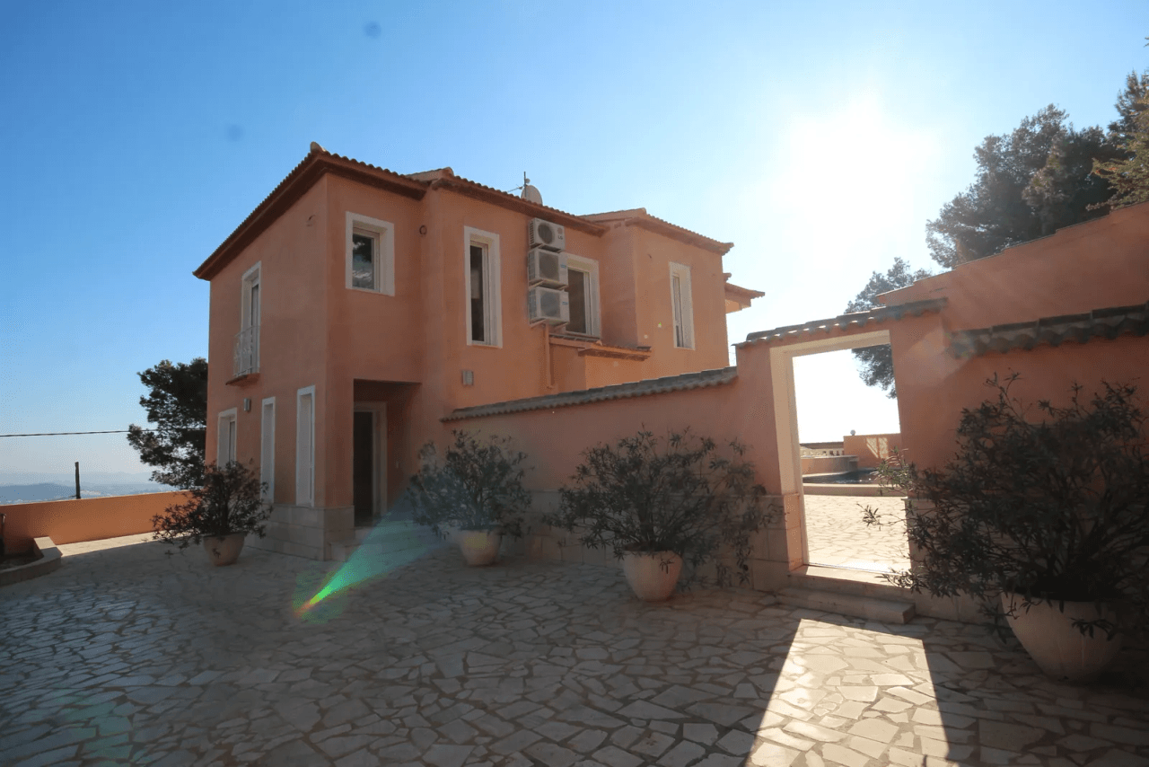 Belle et très spacieuse villa, avec des vues étendues sur Calpe et le célèbre rocher d'Ifach !