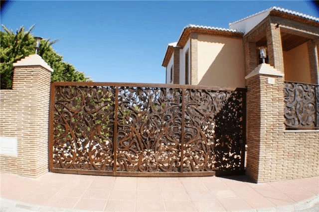 Villa de luxe en parfait état, avec piscine débordante, appartement d‘invité, FH, vue mer, garage et beaucoup plus.