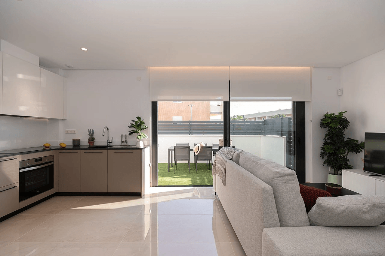 Maisons mitoyennes modernes avec 3 chambres à coucher et piscine communautaire à seulement 500 m des merveilleuses plages de sable fin