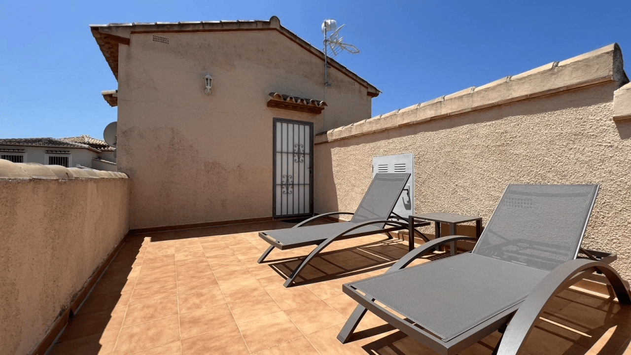 Sehr gepflegte Villa, ruhig und sonnig, nur 500 Meter zum Meer