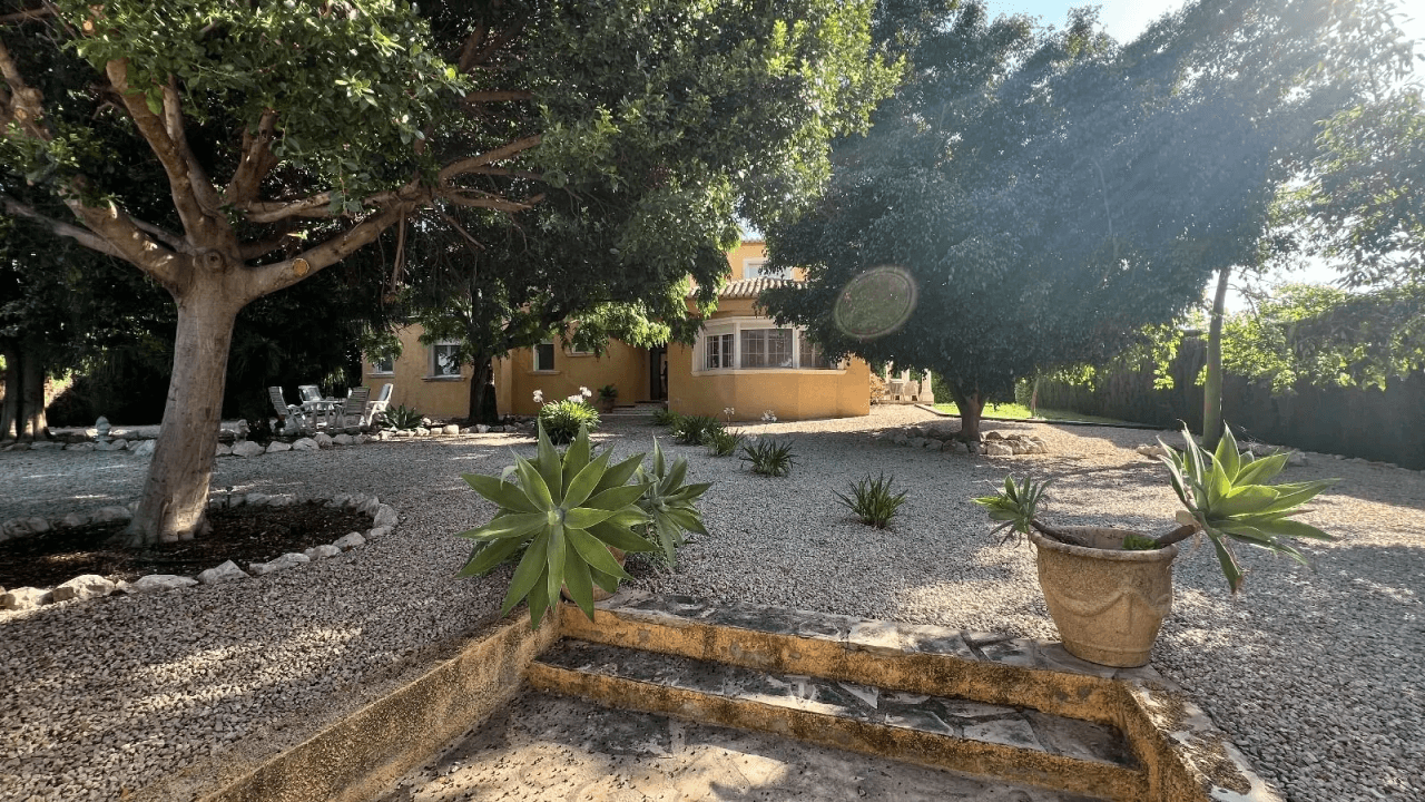 Spacieuse et charmante villa "Calvari" à Beniarbeig
