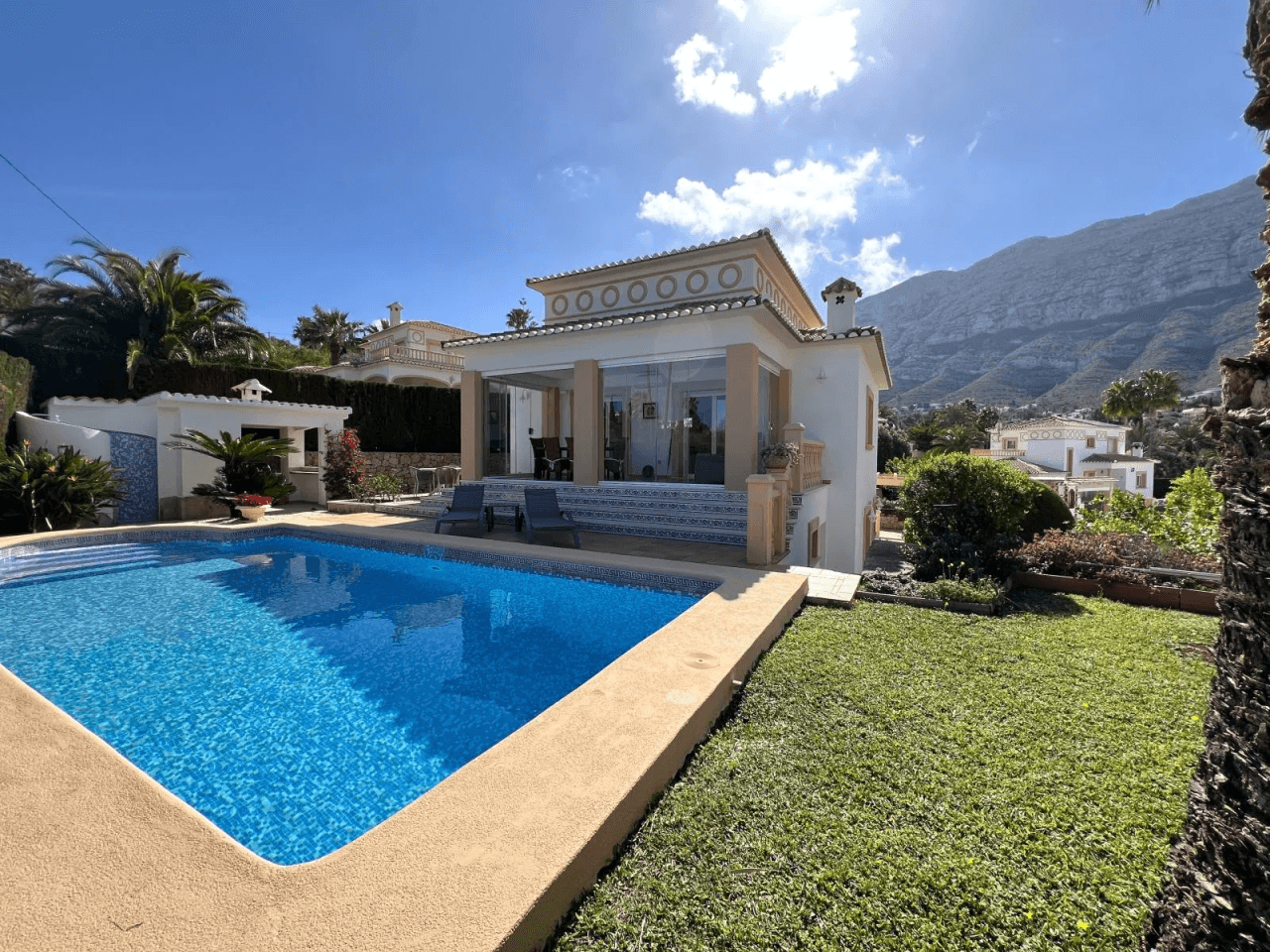 Alquiler. Chalet/Villa à Denia