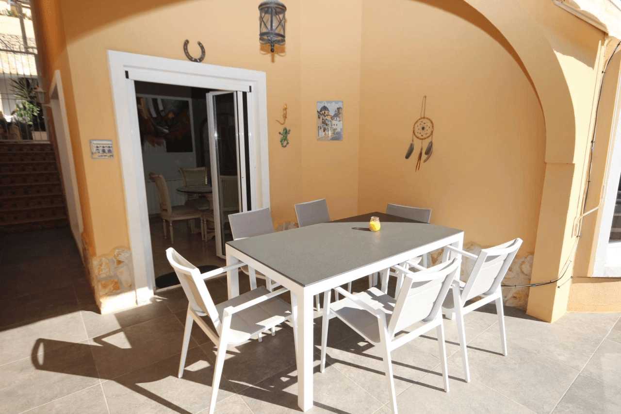 Jolie maison mitoyenne avec piscine à Gata de Gorgos