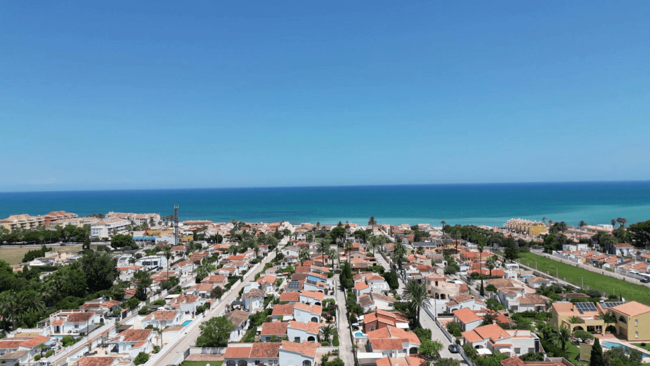 Sehr gepflegte Villa, ruhig und sonnig, nur 500 Meter zum Meer