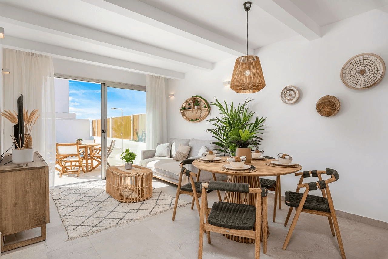 Villas de dos plantas con 3 dormitorios, 2 baños, preinstalación aire acondicionado y piscina privada en el campo La Serena Golf