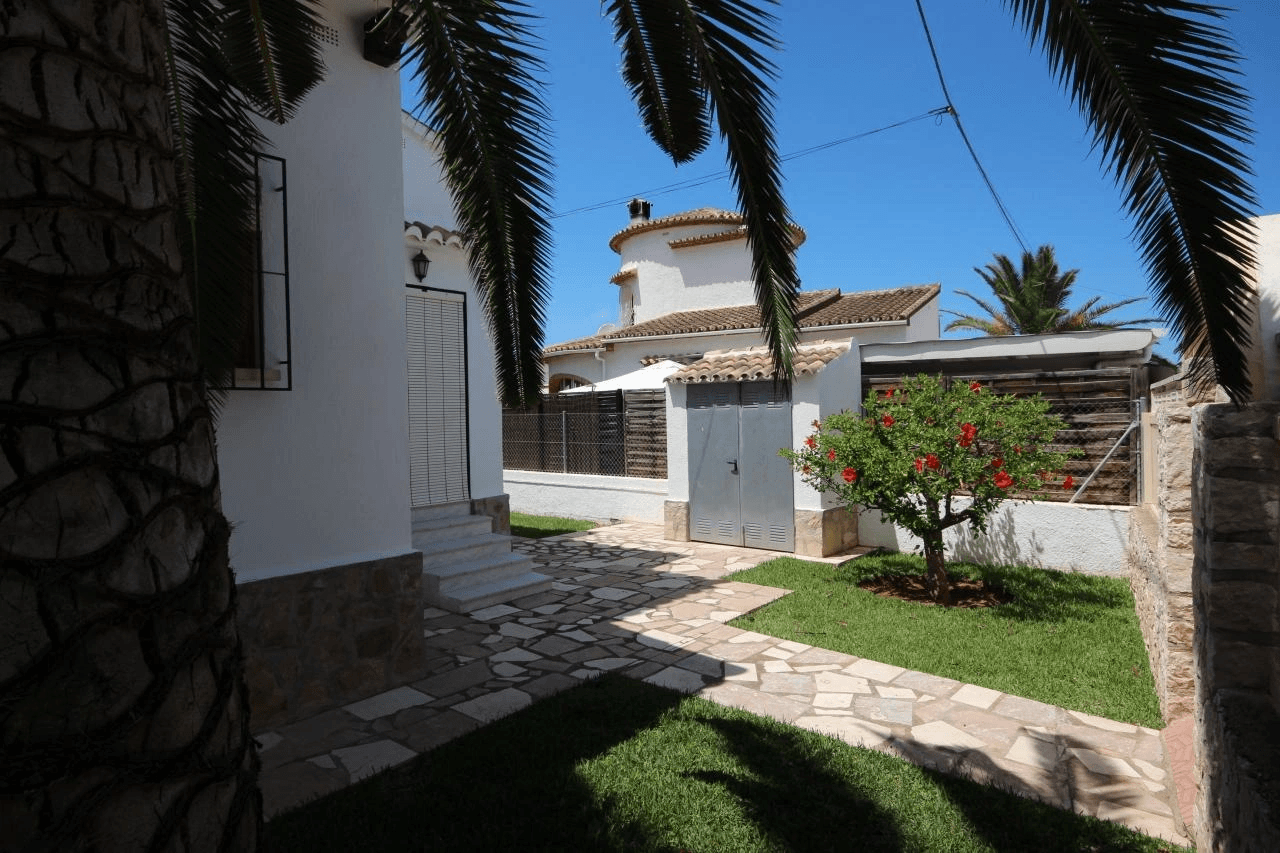 Villa mit garage und pool in Els Poblets