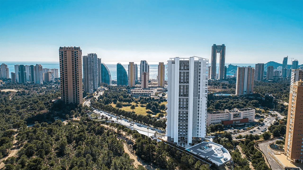 Appartements avec 3 chambres, 2 salles de bain, climatisation et vue sur la mer à seulement 1 km de la plage