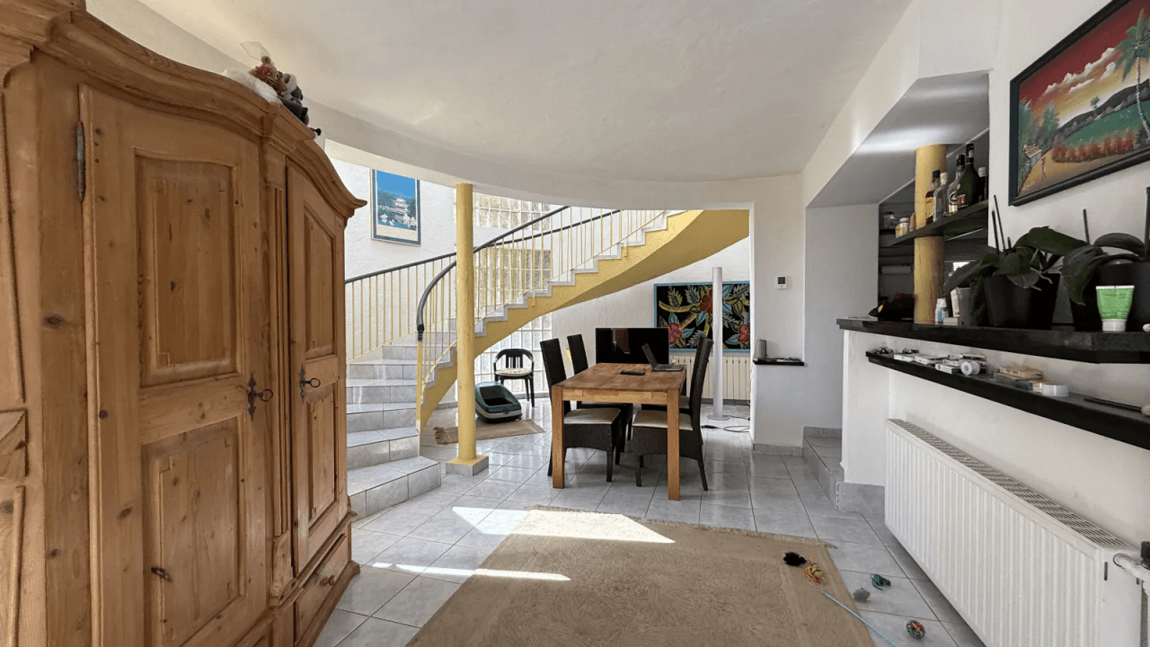 Große Villa auf Eckgrundstück mit Pool und Doppelgarage in Top-Lage Benissa Montemar