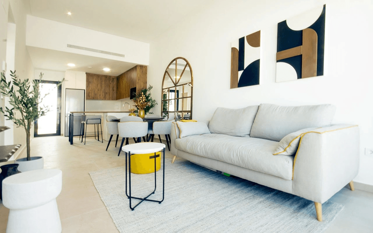 Appartements au rez-de-chaussée avec 3 chambres, 2 salles de bains, parking privé et piscine communautaire