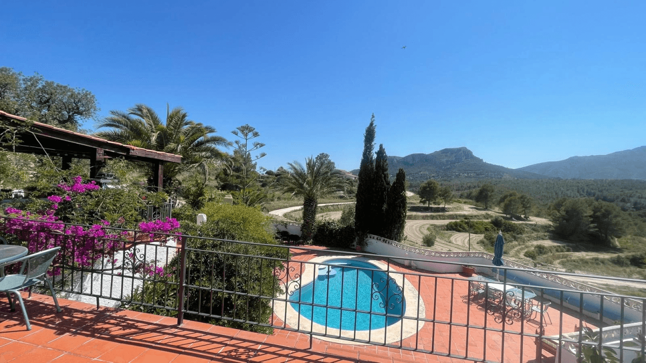 Villa à vendre à Benissa : Écuries et terrain