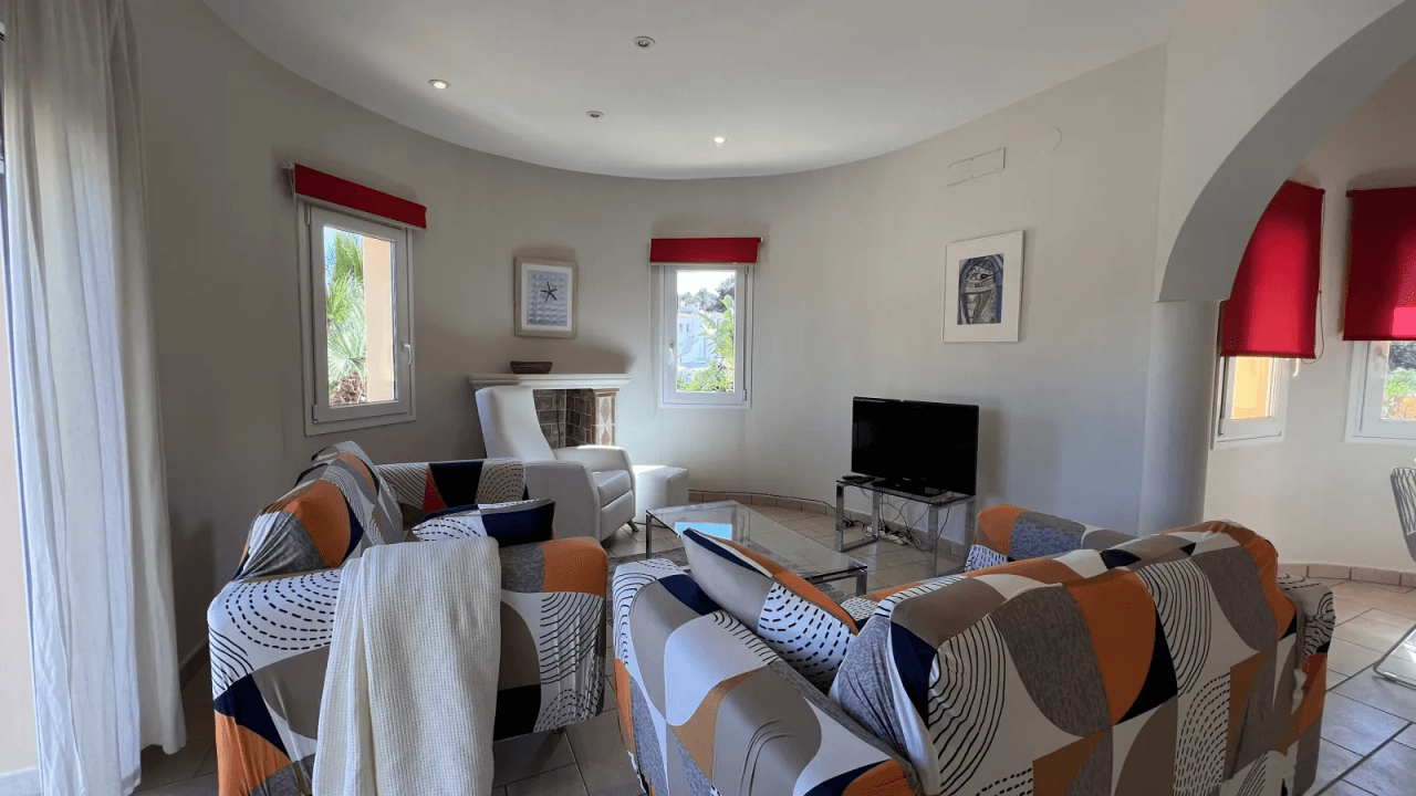 Top gepflegte 3 Schlafzimmer Villa mit Panoramablick und Vermietungslizenz in Javea