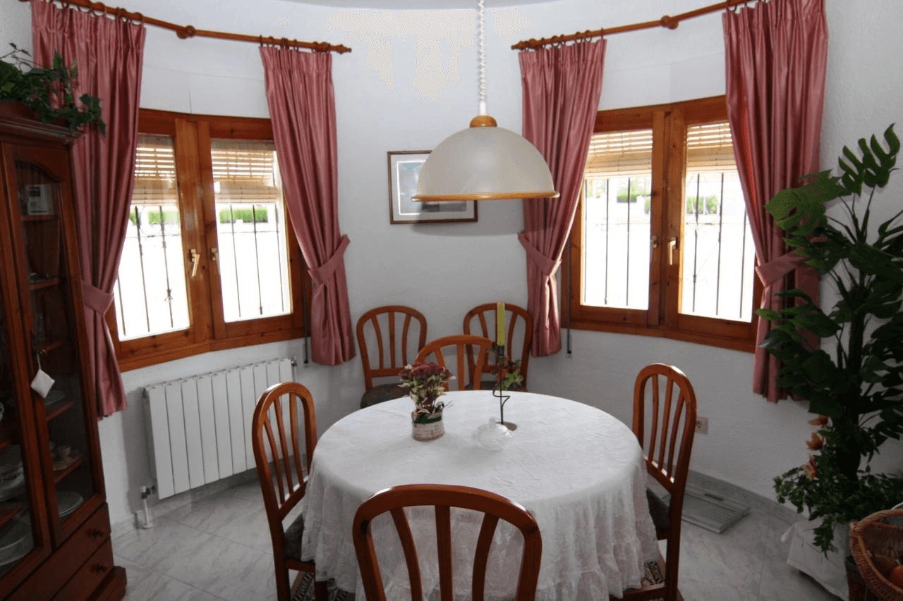 Villa mit garage und pool in Els Poblets