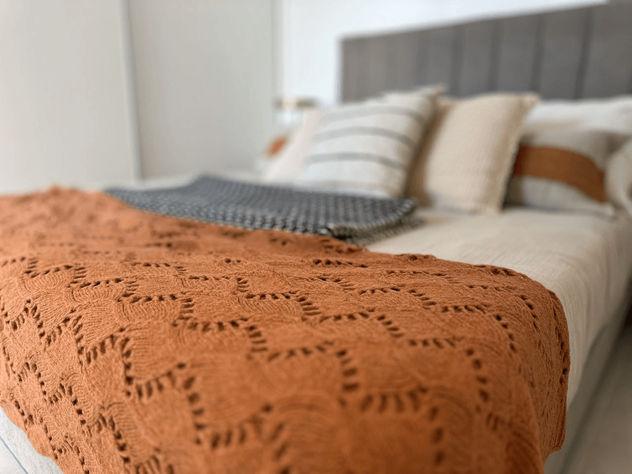 Appartements au rez-de-chaussée avec 3 chambres, 2 salles de bains, parking privé et piscine communautaire