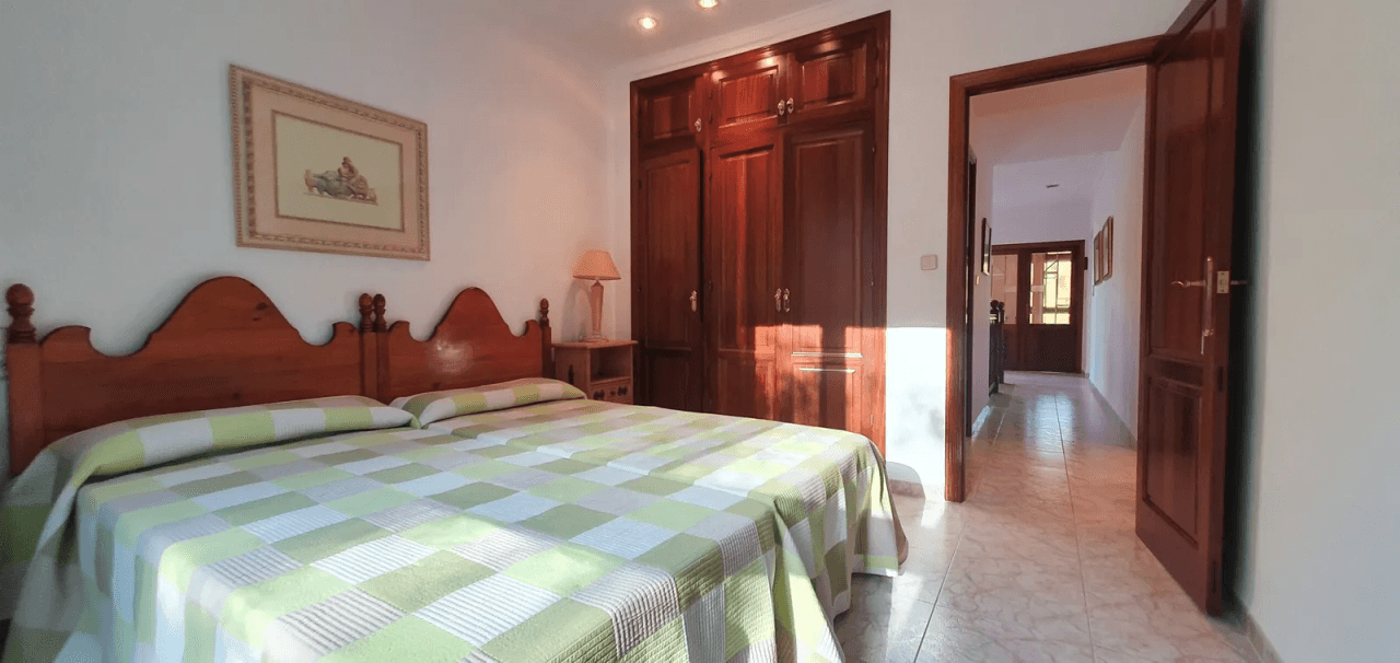 Mansión muy bien cuidada en excelente zona residencial en Oliva XL parcela
