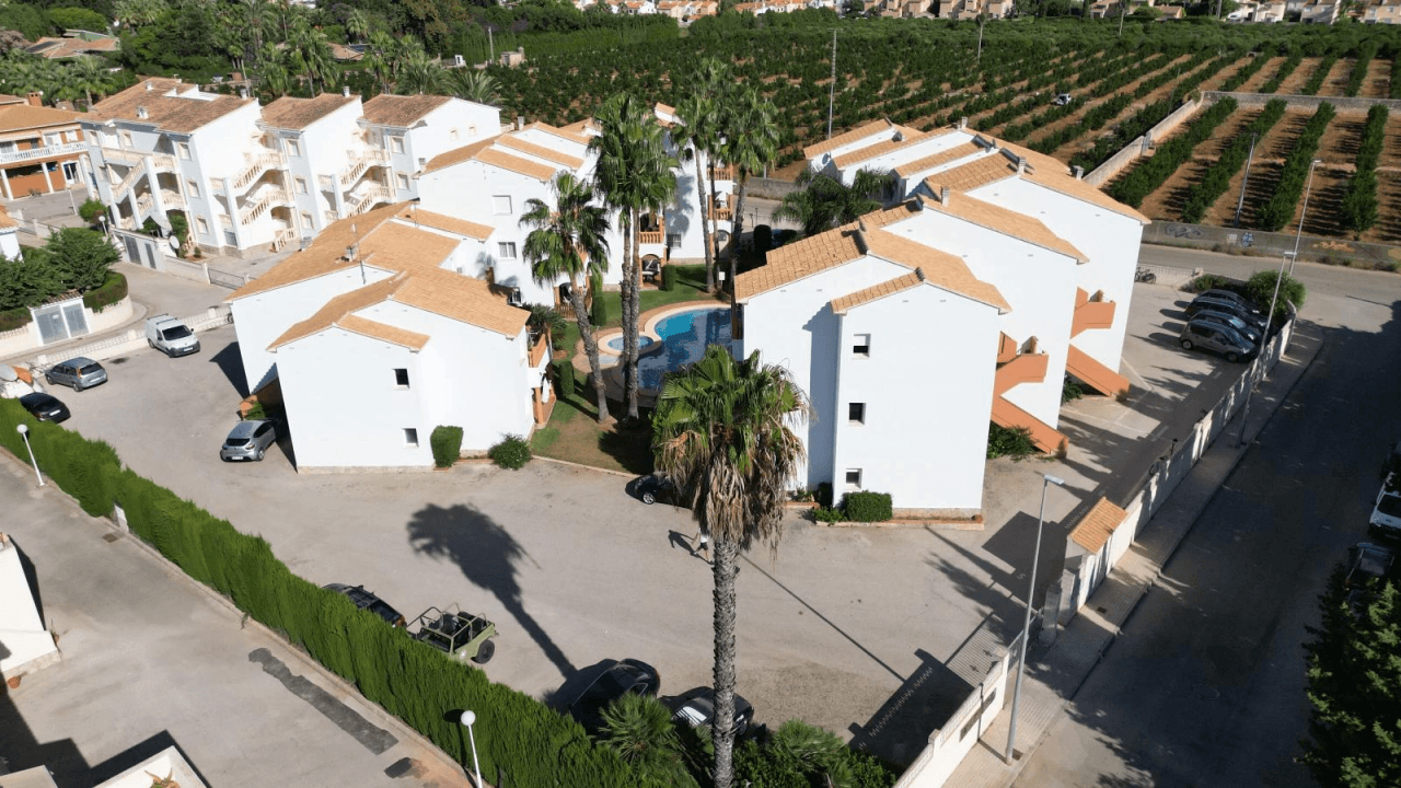 Alquiler. Casa adosada à Denia