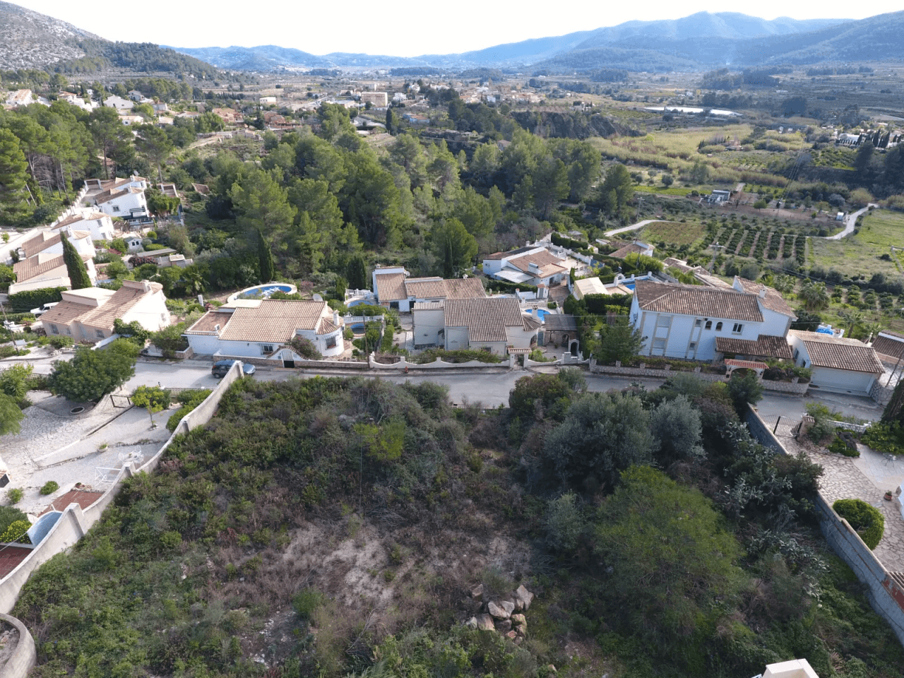 Terrain à construire pour votre Villa de rêve dans un quartier urbain avec les avantages de la campagne.