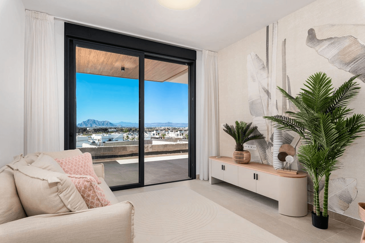 Appartements avec 4 chambres, 2 salles de bain, cuisine équipée moderne avec des appareils électriques et piscine communautaire