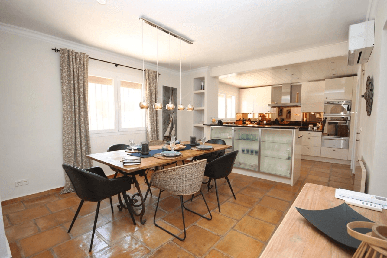 Sehr moderne Villa in Denia mit 3 Schlafzimmer