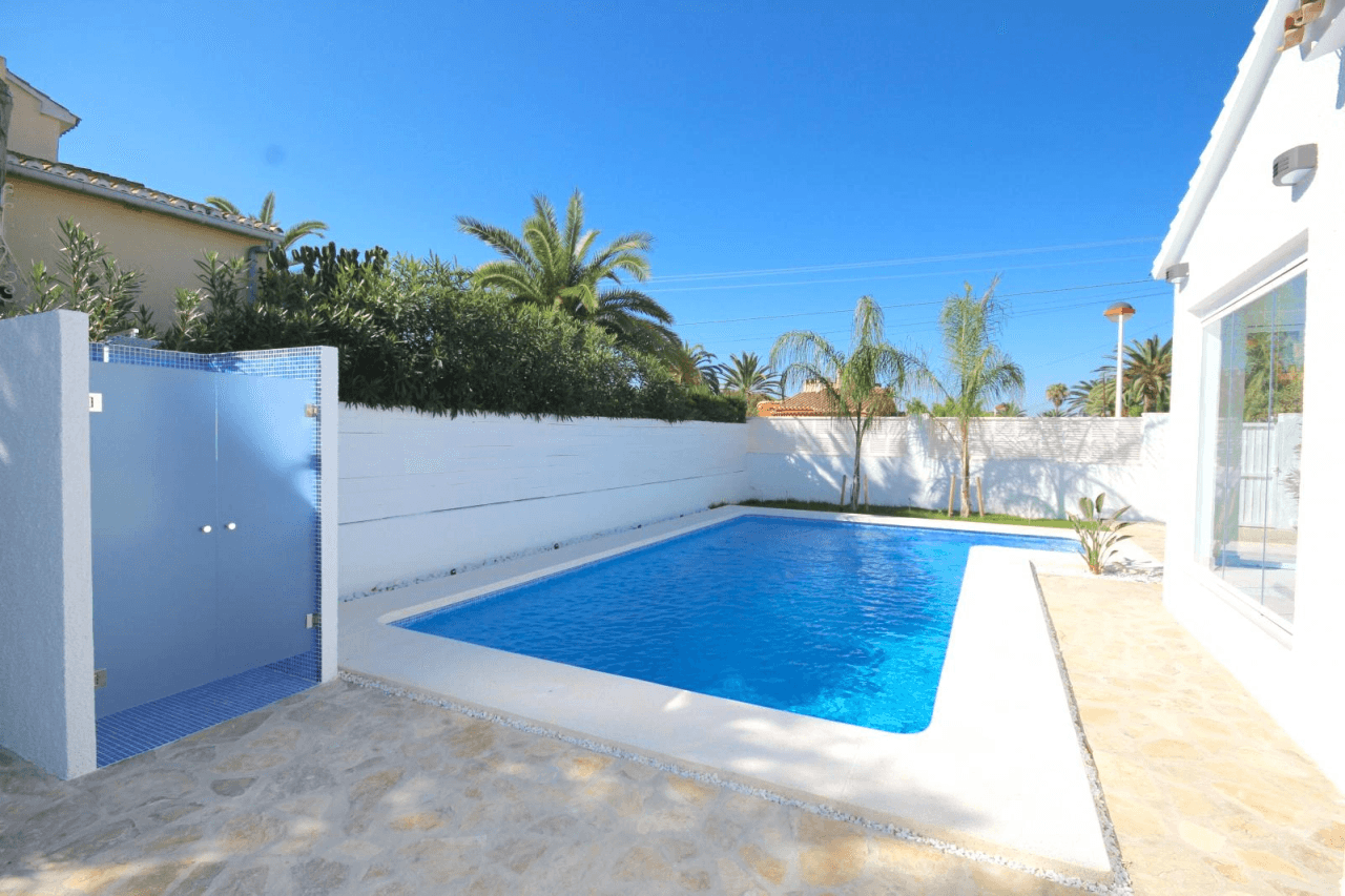 chöne Villa mit vielen Extras, 3 Schlafzimmer, 2 Badezimmer, Wintergarten, BBQ, Außendusche, Klima, Zentralheizung u.v.a.m.