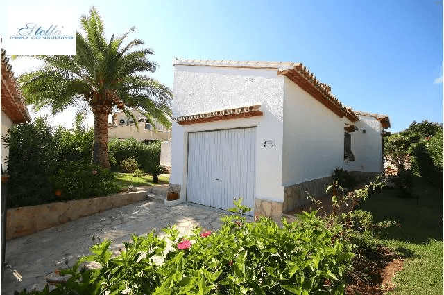 Schöne gepflegte Villa mit mediterranem Garten, großen Privatpool und Klimaanlagen