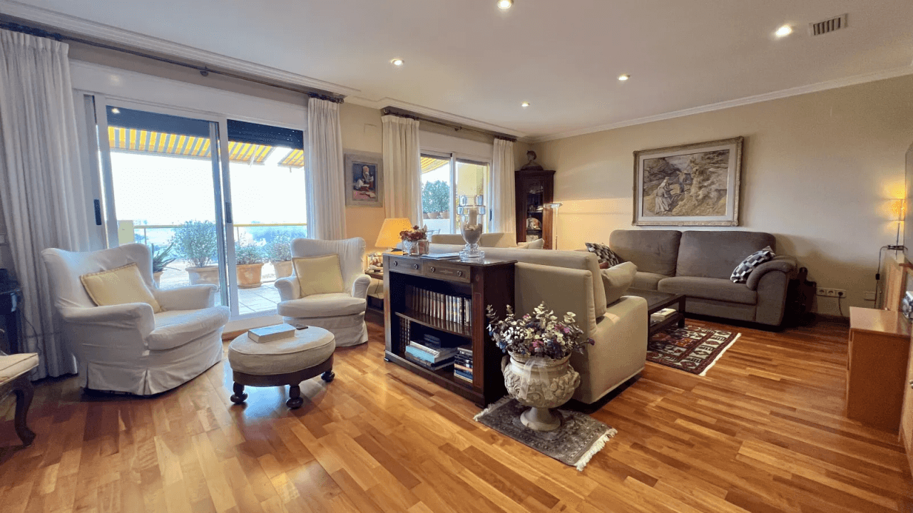 Penthouse duplex exclusif avec 4 chambres et piscine privée sur le toit-terrasse
