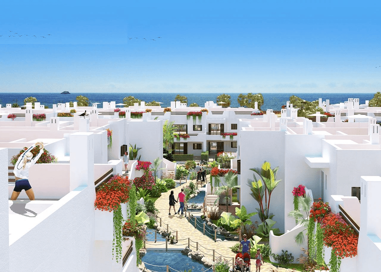 Atractivos bungalows bajos de 3 dormitorios a escasos cientos metros de la playa