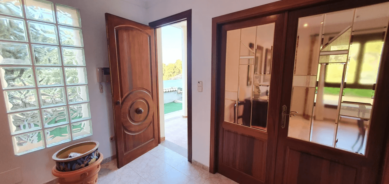 Mansión muy bien cuidada en excelente zona residencial en Oliva XL parcela