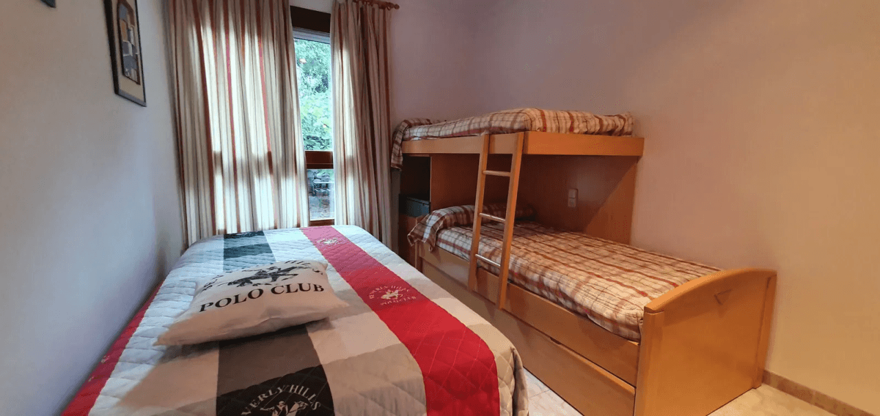 Mansión muy bien cuidada en excelente zona residencial en Oliva XL parcela