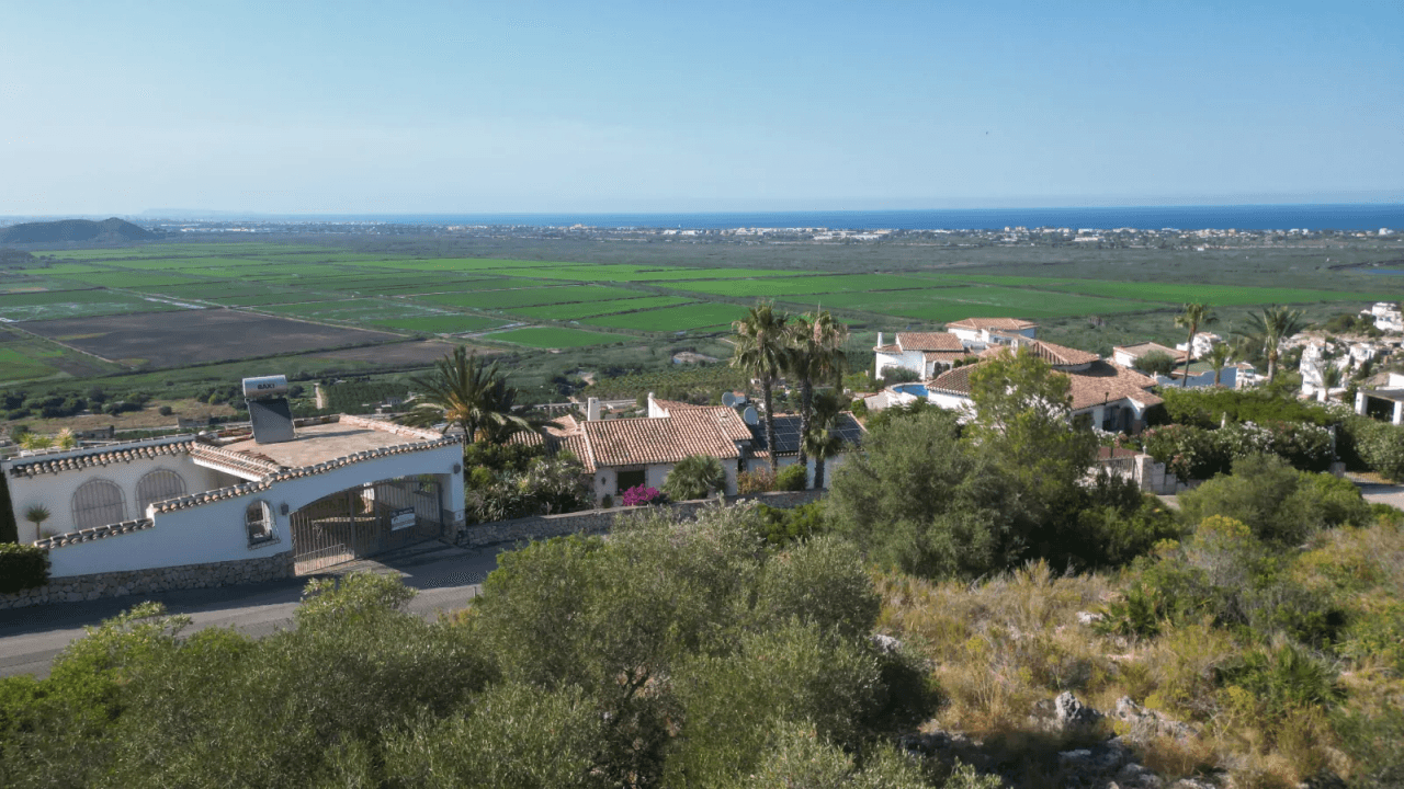 Parcela de Ensueño de 1000 m² con Espectaculares Vistas al Mar